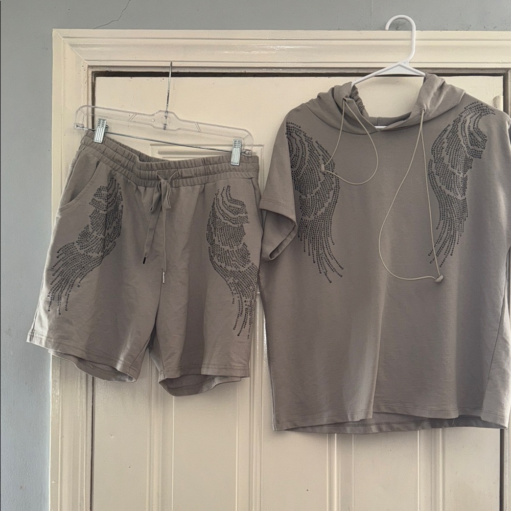 Gray Hoodie and Shorts Set with Wing Design